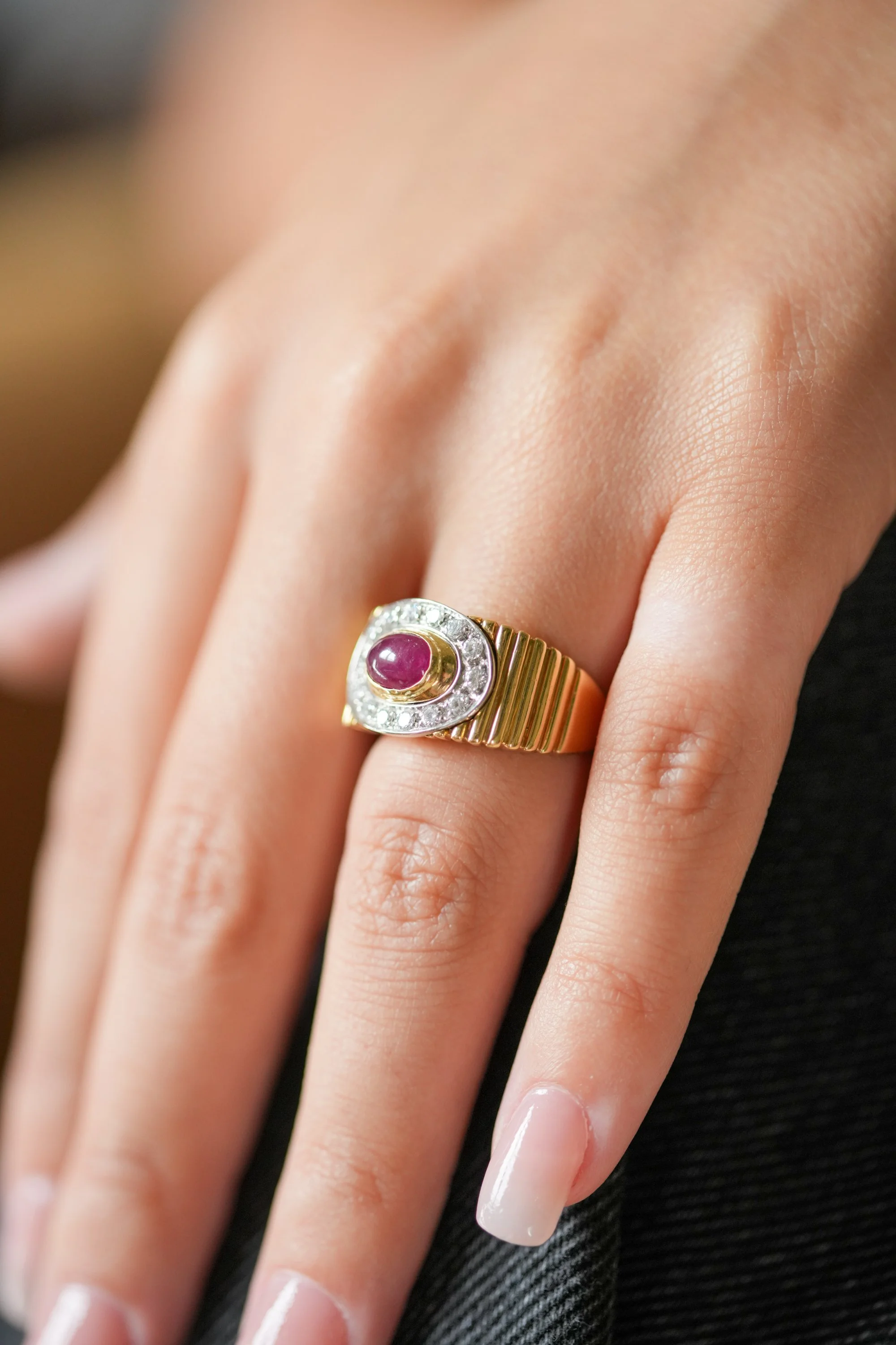 Bulgari bague vintage en or jaune or blanc rubis et diamants Bijoux Anciens Paris E shop de Bijoux Anciens Vintage de luxe